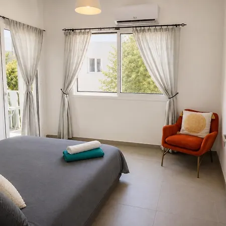 Luxury Hideaway Kwatera prywatna Larnaca